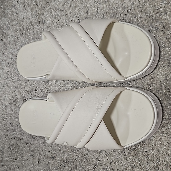 UGG cris cross slides - Picture 1 of 11